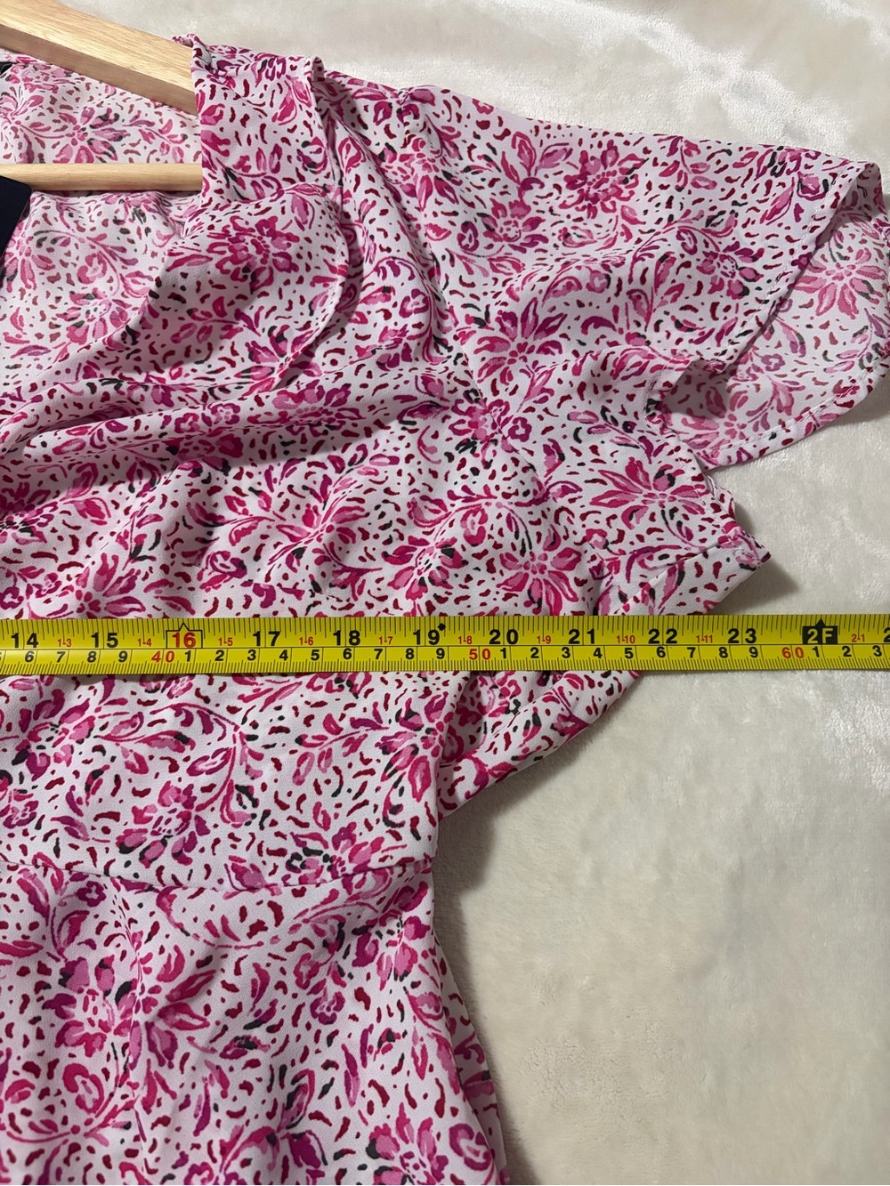 NWT Torrid Georgette Floral Flutter Sleeve V-Neck Blouse Size 00 M/L - Picture 6 of 9